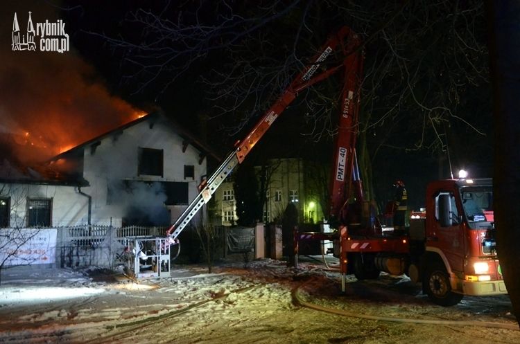 Wybuch i pożar w Chwałowicach. Ogień strawił cały budynek (zdjęcia i film), Bartłomiej Furmanowicz