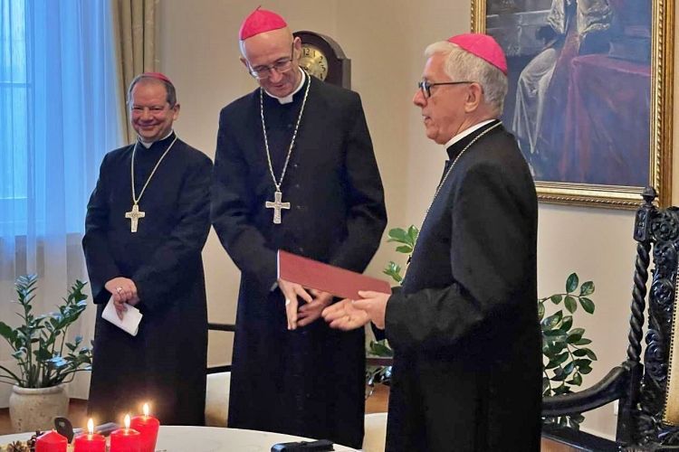 Adrian Galbas objął oficjalnie urząd arcybiskupa koadiutora. „Witamy w domu”, Archidiecezja Katowicka