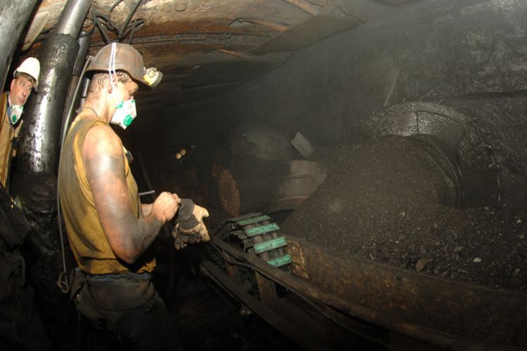 JSW przekazuje do SRK kopalnię i około 2400 górników. Odprawy po 120 tys. zł czekają, archiwum