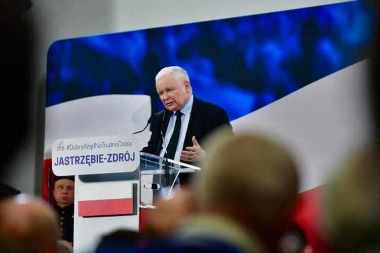 J. Kaczyński w Jastrzębiu o koniu zemsty, likwidacji kopalń i swojej emeryturze. Na zewnątrz – protest, PiS Rybnik/Facebook