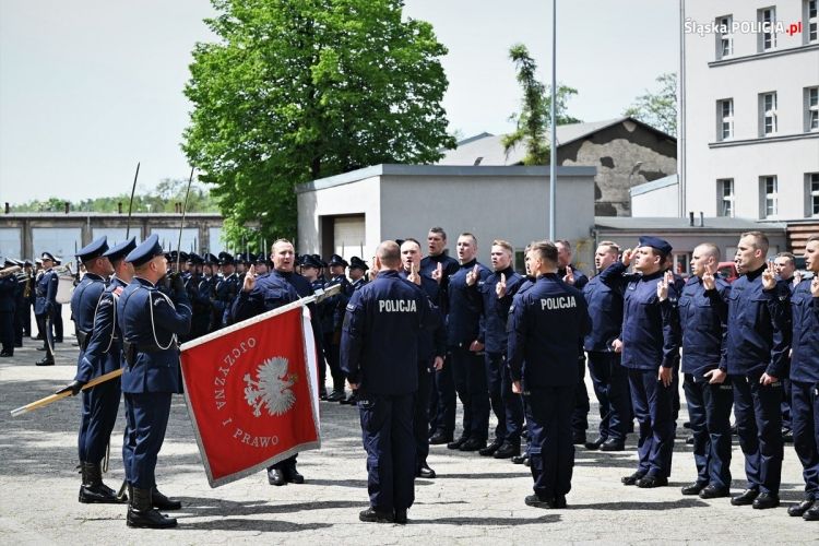 61 nowych policjantów w śląskim garnizonie, śląska policja