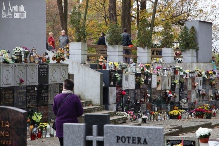 Zmieniają się wysokości opłat za korzystanie z cmentarzy komunalnych w Rybniku. Co idzie do góry, co w dół?, Archiwum