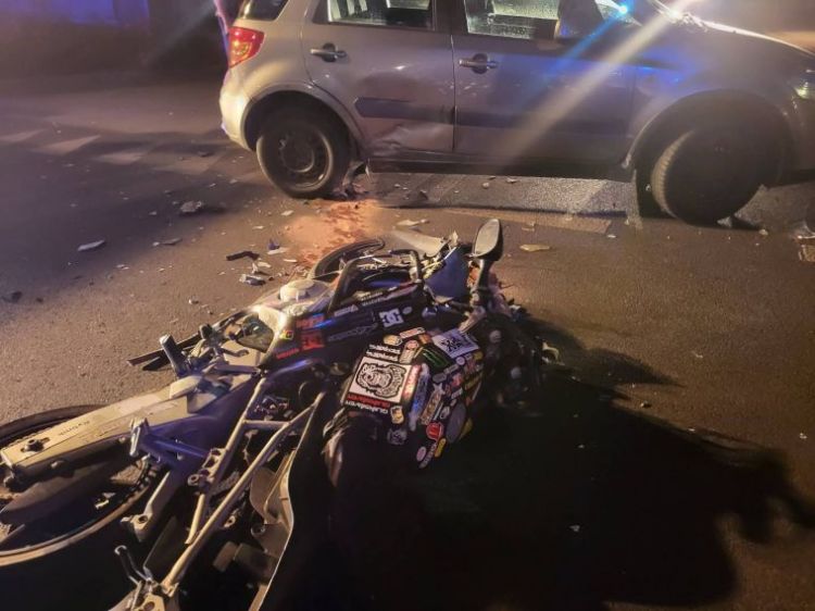 Wypadek na Mikołowskiej. Ucierpiał 23-letni motocyklista, PSP Rybnik