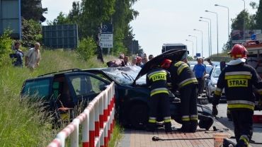 Poważny wypadek na ul. Wodzisławskiej. Samochód zderzył się z karetką (wideo)