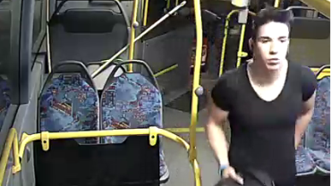 Ukradł w autobusie torbę z laptopem i portfelem. Poznajecie?