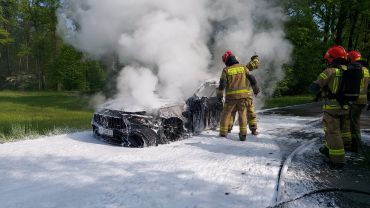 Pożar za pożarem. W Lyskach spłonął samochód (zdjęcia)