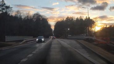 Czytelnicy: co jest nie tak z tym wiaduktem na Mikołowskiej? Kierowców ściąga na środek jezdni (wideo)