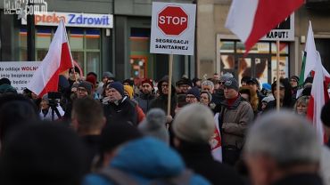 "Stop segregacji sanitarnej!". Mnóstwo protestujących na rynku w Rybniku (zdjęcia)