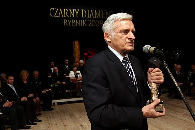 Owacje na stojąco dla J. Buzka, Dominik Gajda
